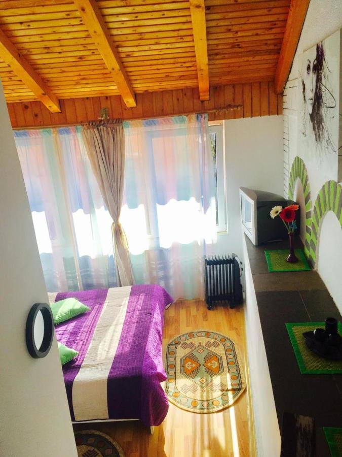 Rolling Stone Hostel Braşov Buitenkant foto