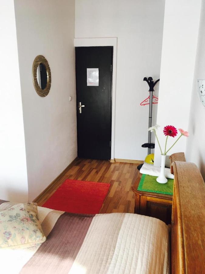 Rolling Stone Hostel Braşov Buitenkant foto