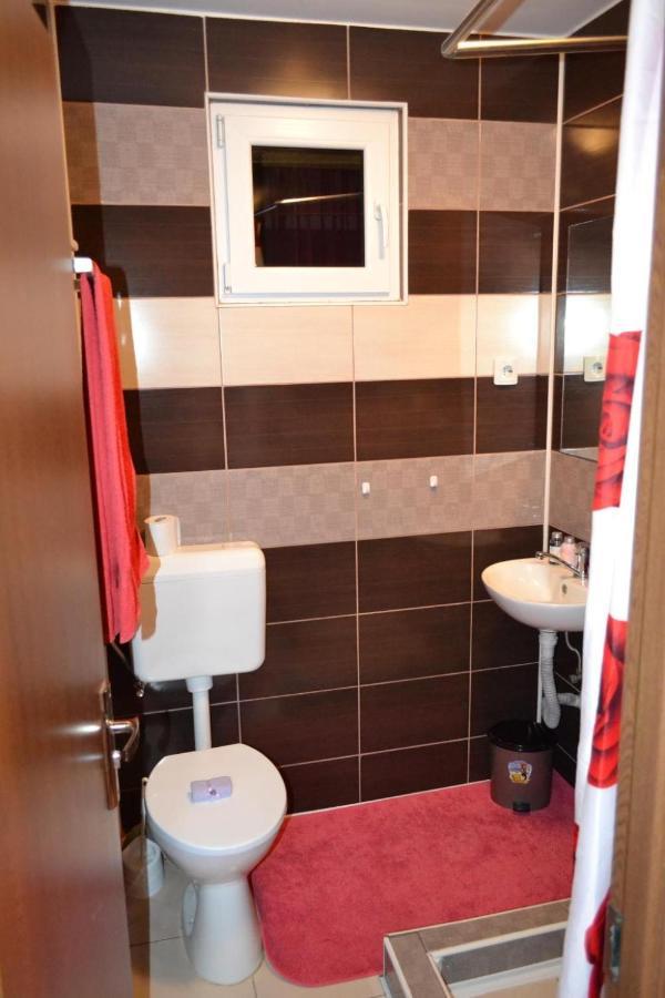 Rolling Stone Hostel Braşov Buitenkant foto