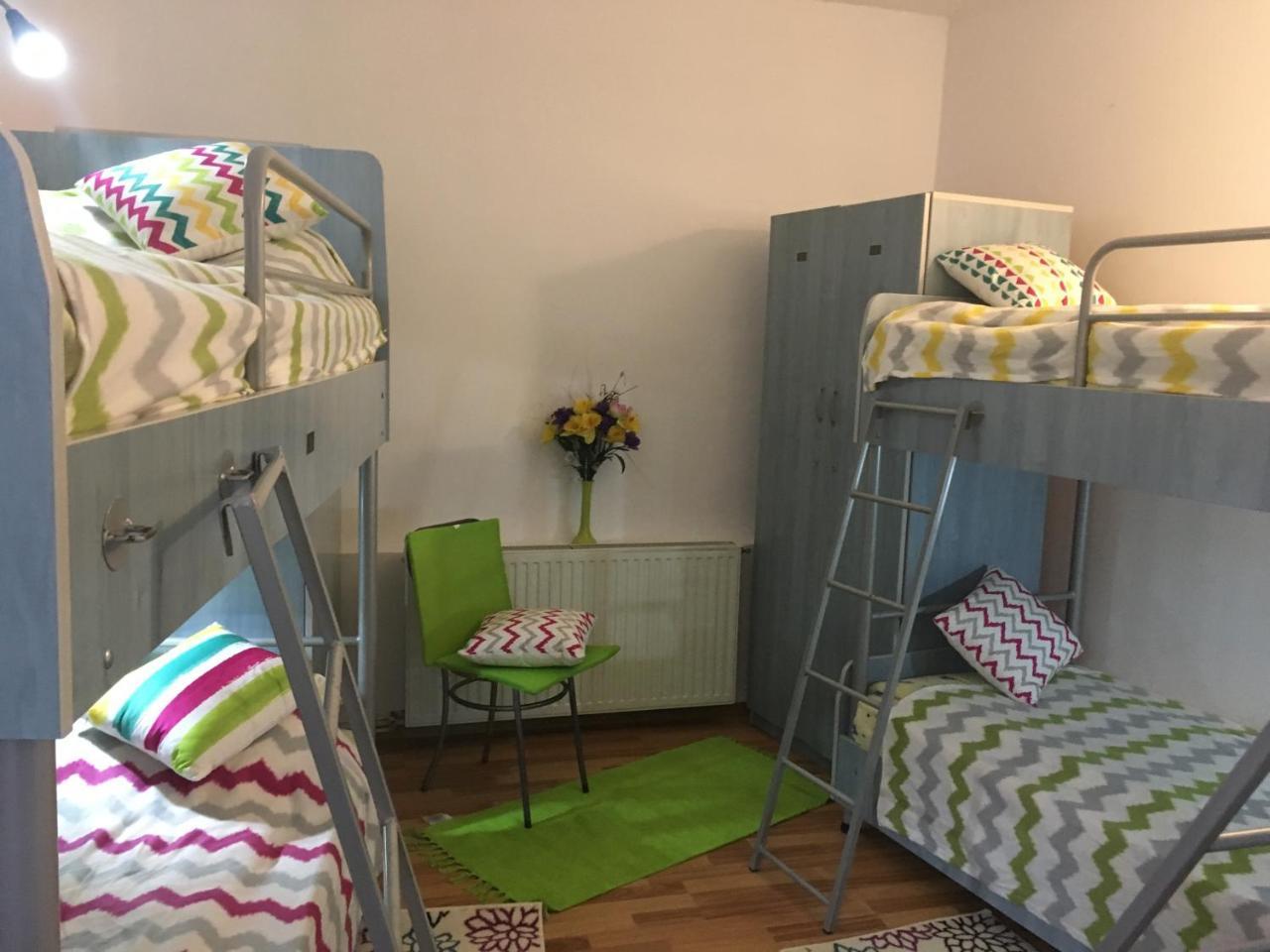 Rolling Stone Hostel Braşov Buitenkant foto