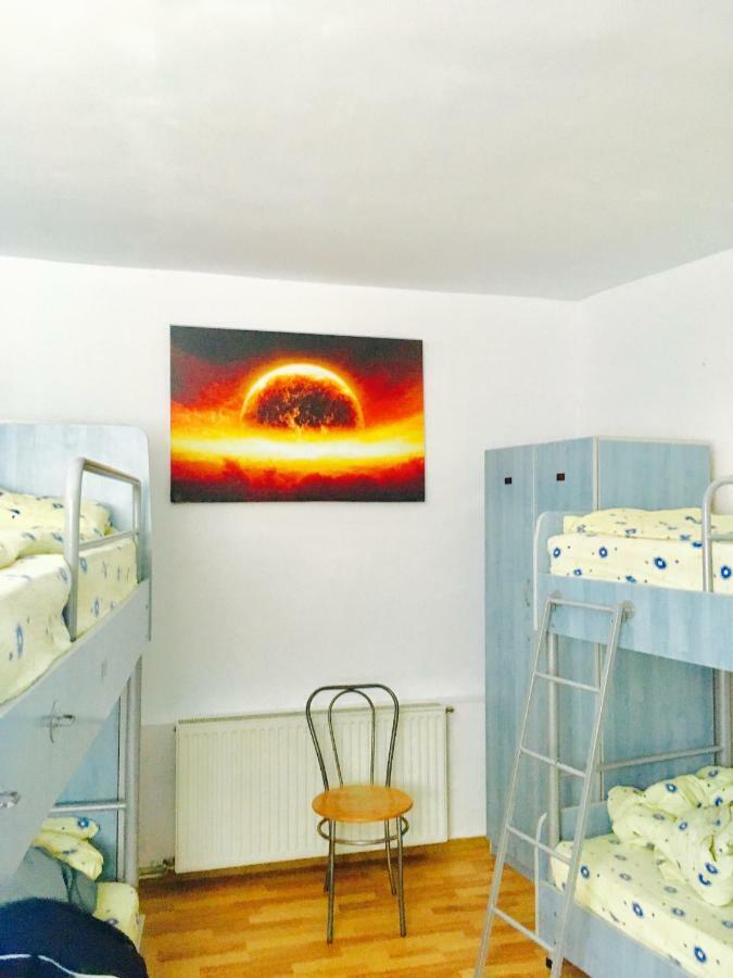 Rolling Stone Hostel Braşov Buitenkant foto