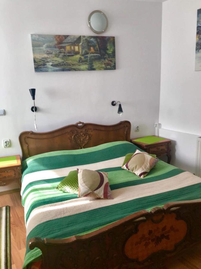 Rolling Stone Hostel Braşov Buitenkant foto