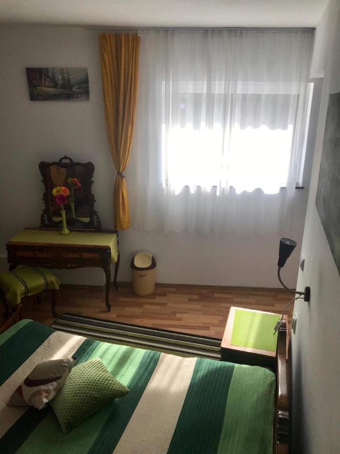 Rolling Stone Hostel Braşov Buitenkant foto